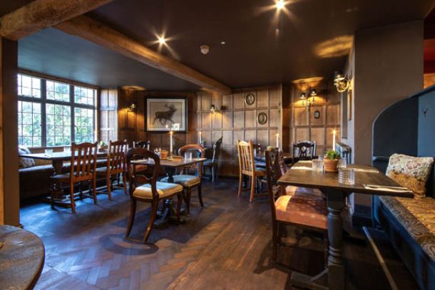 Bar at The White Hart Wroughton